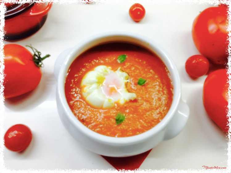 Crema de tomate con huevo poché 4
