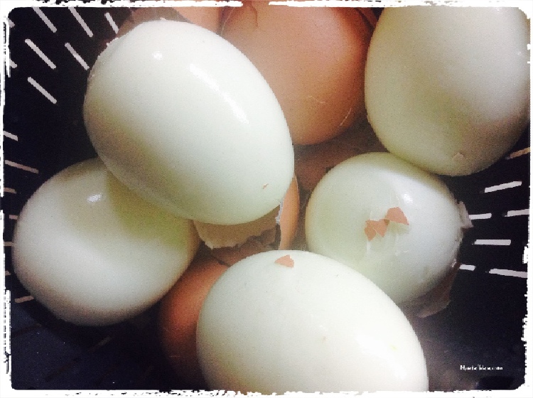 Huevos en salsa verde con aritos de mar Elaboración 1